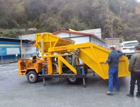 工程一拖二双料斗自动上料喷浆车